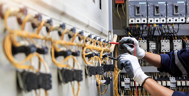 Professional Emergency Electrician technician working in Loudoun County County, VA
